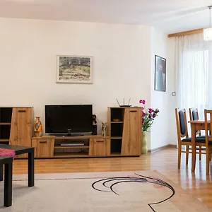 Glorious - 2-bedroom Near Youth Hill By Flat Mаnager Apartment